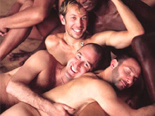 Yoga nudo gay, il nuovo trend per liberare la mente