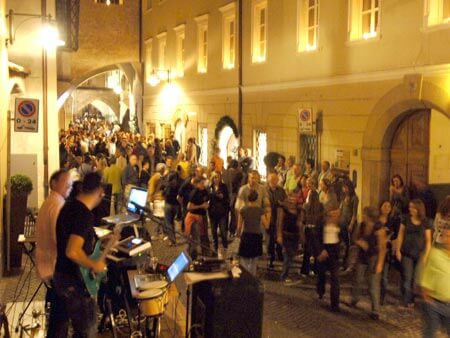 Bolzano, aggredita coppia gay fuori da un disco pub
