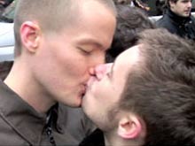 Kiss In contro l'omofobia a Torre del Lago - kissintorreBASE 1 - Gay.it