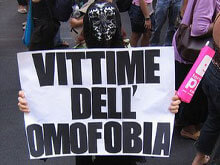 Aggressione a Milano: calci e pugni a due ragazzi - omofobiamilano2010BASE 1 - Gay.it
