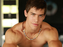Il performer in divisa, la boy band gay e il dildo di Avatar