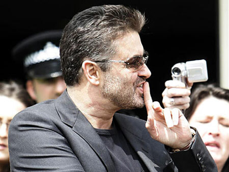 George Michael con l’auto contro un negozio: arrestato