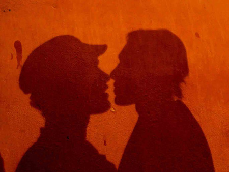 Bacio gay, il Sindaco: “Ma che omofobia, è rissa tra ladri”
