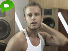 Crash, il nuovo video di Immanuel (poco) Casto