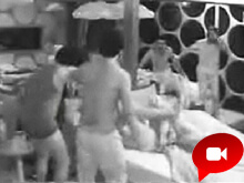 Ormone alto nella casa. Serata “pugnette” per i ragazzi