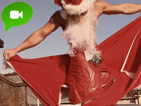 Che fa Babbo Natale dopo la consegna dei regali? Si spoglia