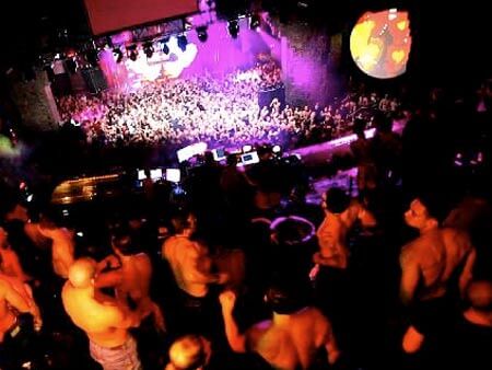 Cosa fa di un capodanno un capodanno gay? I ragazzi e…