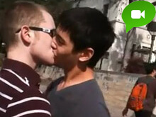 Il predicatore impazzisce. Scioccato dal bacio gay