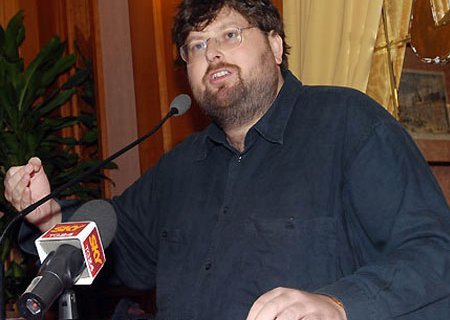Adinolfi contro gay e adozioni: "genitorialità innaturale" - adinolfi sbroccatoBASE - Gay.it