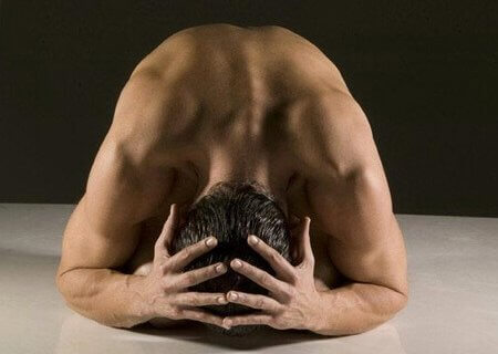 Gay in ginocchio, dalla sauna a San Pietro - genuflessiBASE - Gay.it