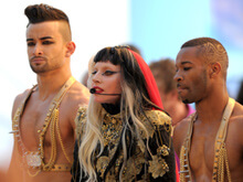 Lady Gaga incontra Zynga, nasce Gagaville: pronti a giocare? - gagavilleBASE - Gay.it