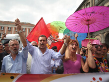 De Magistris balla YMCA con Luxuria: "Napoli come New York" - demagistris prideBASE - Gay.it