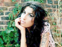 Per Amy un’overdose. Anzi no. Ancora giallo sulla morte