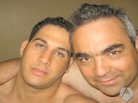 Prete accusato di essere gay replica: “Misuratemi l’ano”