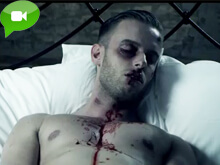 Immanuel Casto canta i Serial Killer