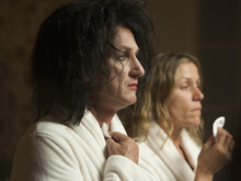 Sean Penn ex divo rock dal look gender per sorrentino