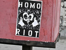 Global Homo Riot, gli adesivi gay invaderanno il mondo