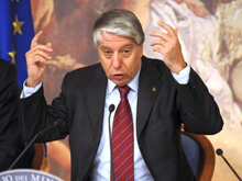 Giovanardi: “Parole manipolate, intervenga l’Ordine”