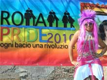 Roma Pride nel caos, lancio di bottiglia alla riunione - lucaamatoBASE - Gay.it