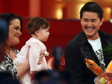 Thomas Beatie, l’uomo incinto, attacca: “Nancy mi picchiava”