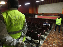 Blitz nel cinema hard: denunciati prostituti e clienti