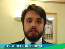Minacciato di outing a elezioni università, fa coming out