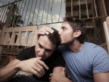 Dopo Ikea, ecco le aziende italiane più gay-friendly - coppia gay mutuaBASE - Gay.it