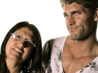 Anche un gay in cerca di un compagno nel cast di “Mammoni”