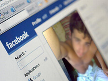 Gruppo su Facebook invita le donne ad abortire i "feti gay" - facebookstalkerBASE - Gay.it