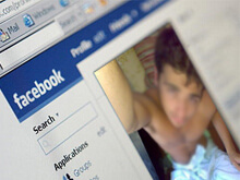 Gruppo su Facebook invita le donne ad abortire i “feti gay”