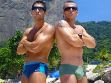 Gli usi e soprattutto i costumi delle spiagge gay - slipestateBASE - Gay.it