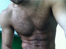 Valerio Pino scatenato. Foto nudo, in mutande, semieccitato