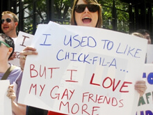 Un bacio collettivo contro il pollo omofobo di Chick-fil-a - chick fil aBASE - Gay.it