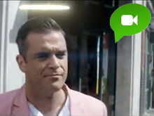 Robbie Williams è tornato: ecco il video ufficiale di Candy - candy robbie williamsBASE - Gay.it