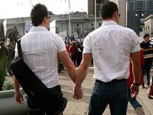 Rissa durante il congresso di Arcigay Bari - coppiastrasburgoBASE - Gay.it