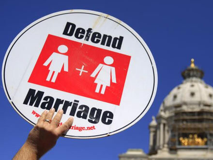 I soldi della Chiesa per le campagne contro le nozze gay