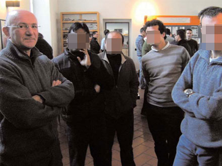 Ha abusato di 6 detenuti. Il cappellano incastrato dai video