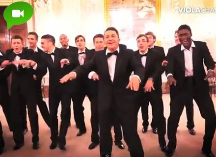 I calciatori viola fanno gli auguri al rimo di Gangnam Style - fiorentina styleBASE - Gay.it
