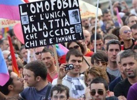 Udine: "Sei anni di umiliazioni. La scuola? Solo sofferenza" - omofobia udineBASE - Gay.it