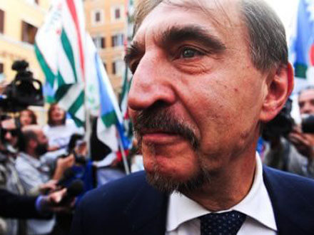 La Russa: “Genitori gay? Anche il bambino crescerebbe gay”