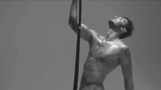 Stefano De Martino nudo su YouTube
