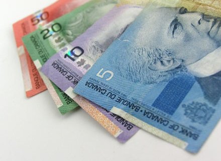 Il Canada stava per stampare banconote con immagini di una coppia gay - banconote canadaBASE 1 - Gay.it