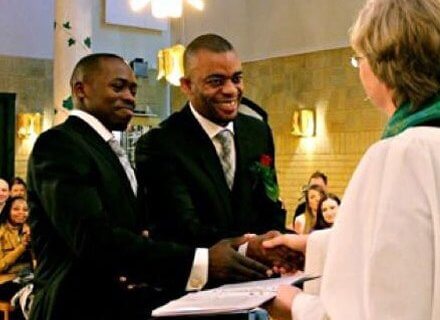 Coppia ugandese si sposa in Svezia, le famiglie minacciate in Uganda - coppia ugandaBASE 1 - Gay.it