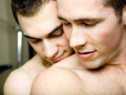 Facebook chiude una pagina che promuove il sesso bareback