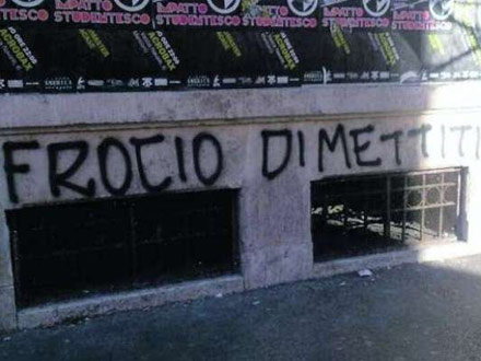 Le telecamere del Tacito incastrano gli autori della scritta omofoba