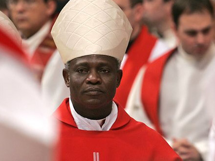 Il Papa nero che potrebbe seguire a Ratzinger è omofobo quanto lui