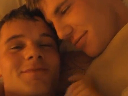 Svegliarsi una domenica mattina insieme ad una coppia di marine gay