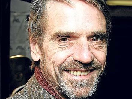 Jeremy Irons: “Il matrimonio gay farebbe sposare padri e figli”