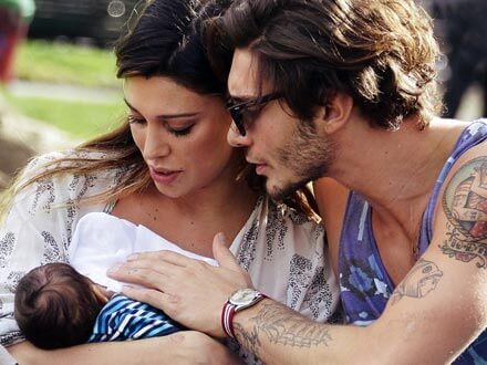 Stefano De Martino lascia Amici: “Non riesco a staccarmi da Santiago”