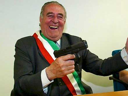 Gentilini a casa, invocò la pulizia etnica dei culattoni